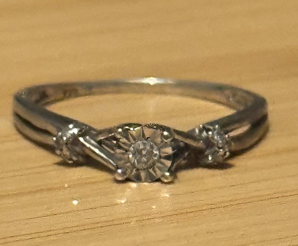 Vintage Sterling Silver Diamond Accent Sweetheart Ring Size 9 Starburst Setting